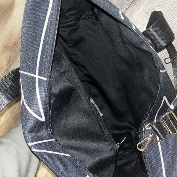 Mali and Lili Overnight bag NWT - Picture 4 of 5